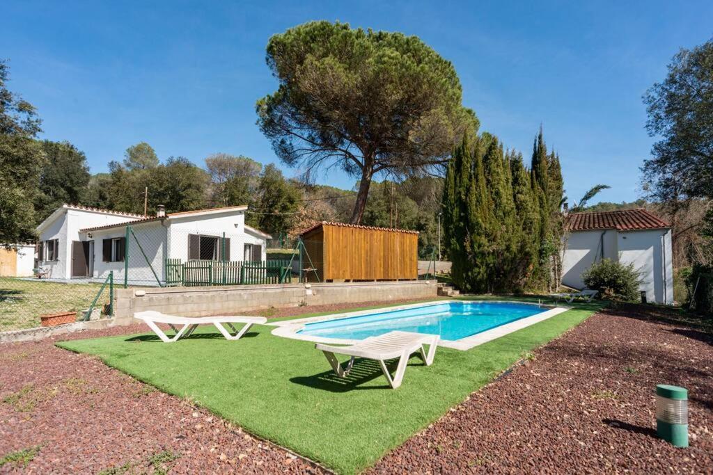 Casa Con Piscina Cerca De Gironaヴィラ エクステリア 写真