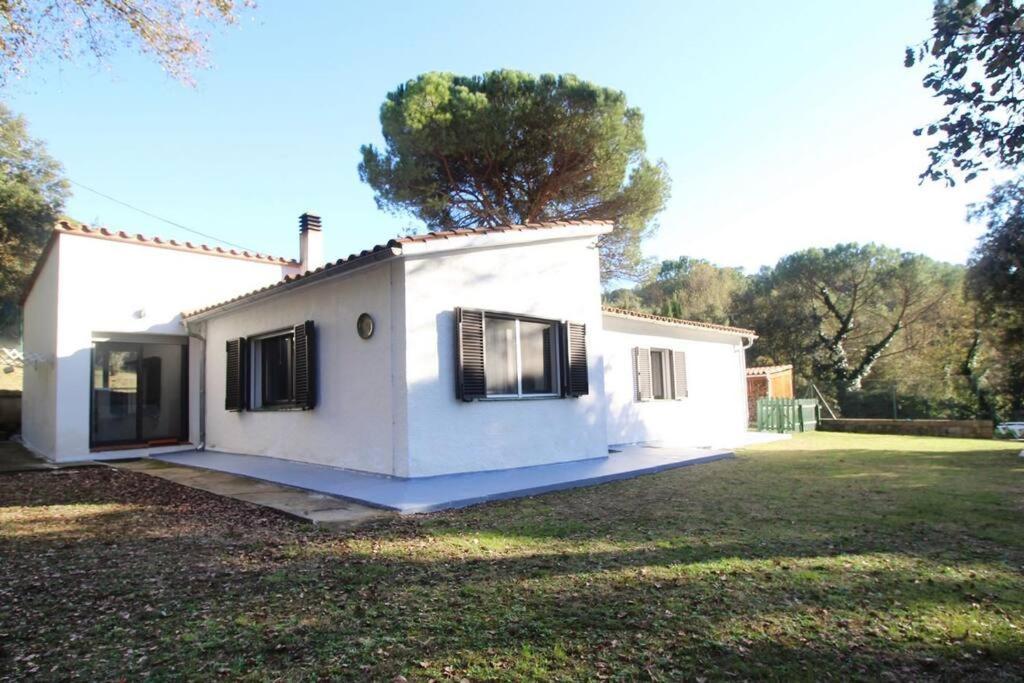 Casa Con Piscina Cerca De Gironaヴィラ エクステリア 写真